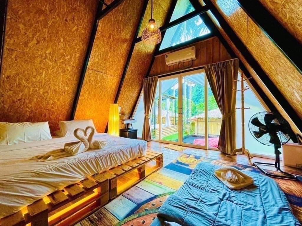 Отель Bridge Hill Cafe Glamping Khao Sok National Park Экстерьер фото